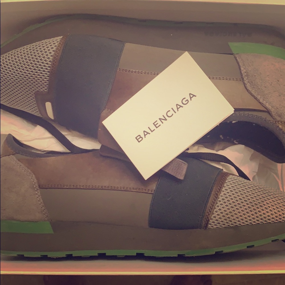 I’m selling my Balenciaga runners size 43 U.S 10